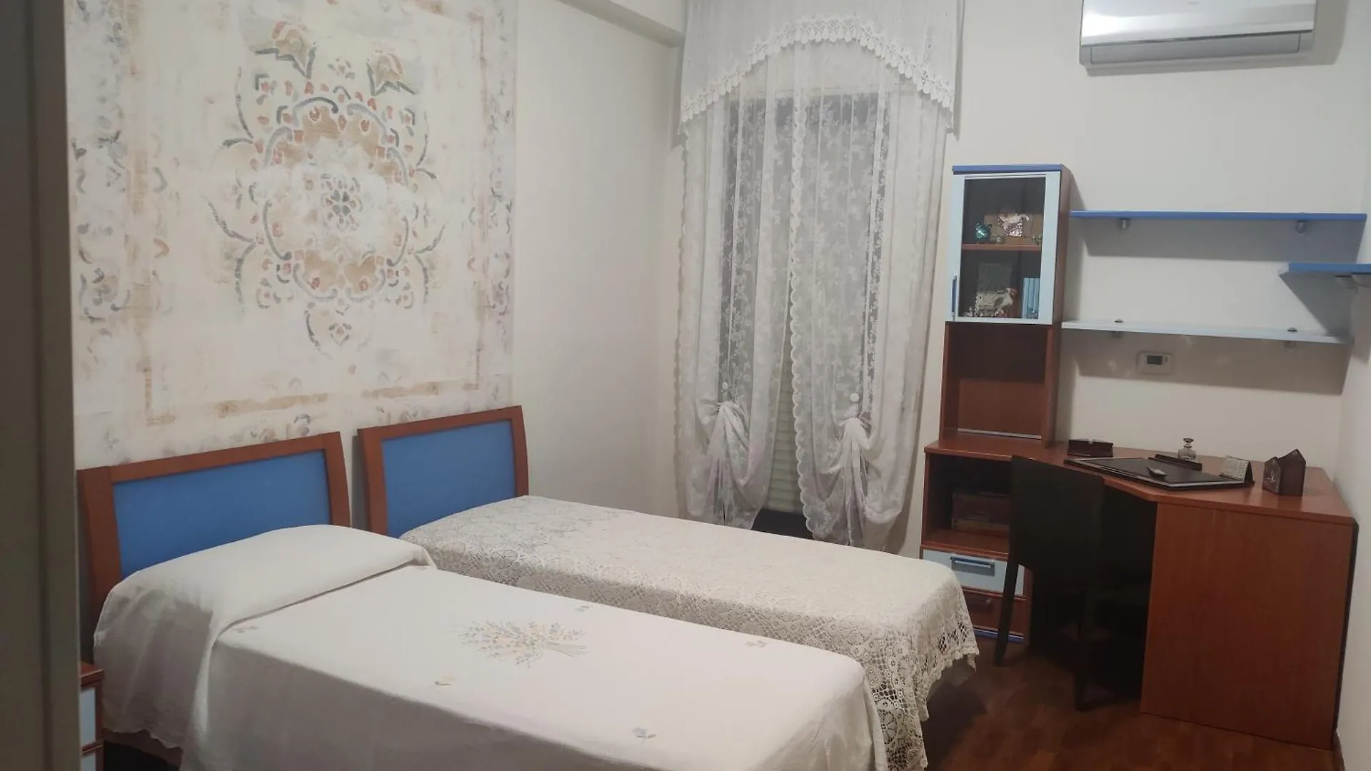 Rooms In אבולה בית אירוח